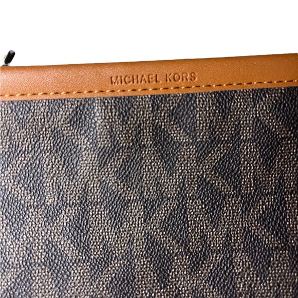 MICHAEL KORS MONOGRAM WAIST PACK - Picture 3 of 8